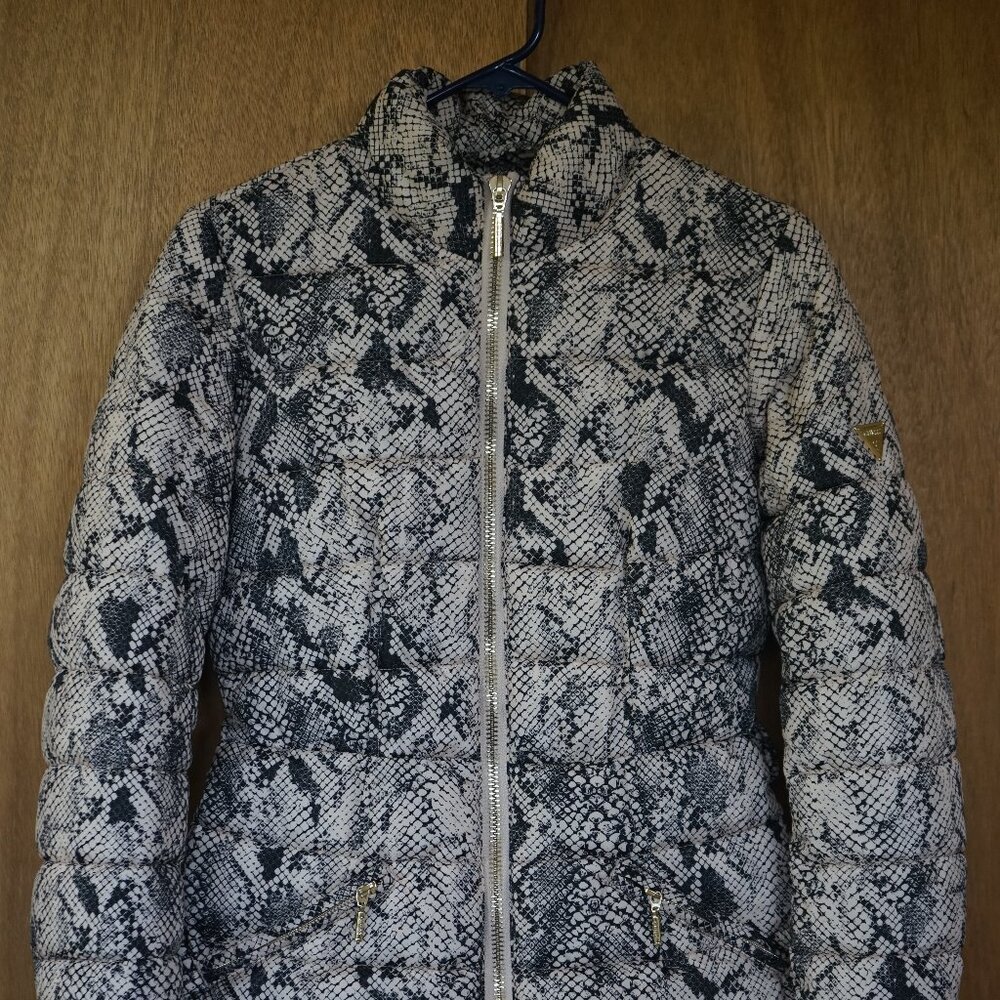 Guess Womens XS Lexie Snake Puffer Jacket Style# W94L34RBOXO MSRP: $158.00